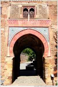 granada-alhambra-puerta-del-vino-large.jpg